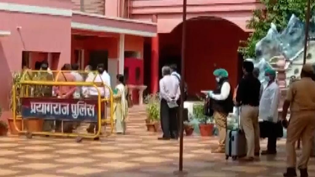 Narendra Giri Case: आनंद गिरि समेत 3 के खिलाफ CBI की चार्जशीट दाखिल, आत्महत्या के लिए उकसाने का आरोप दर्ज