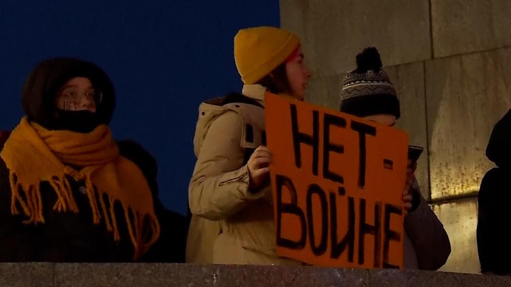 Anti-war protests in Russia; Ukraine President's appeal as Moscow continues military assault