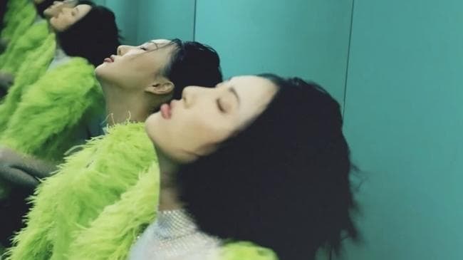 Hwasa gives way to a new kind of 'Guilty Pleasure'