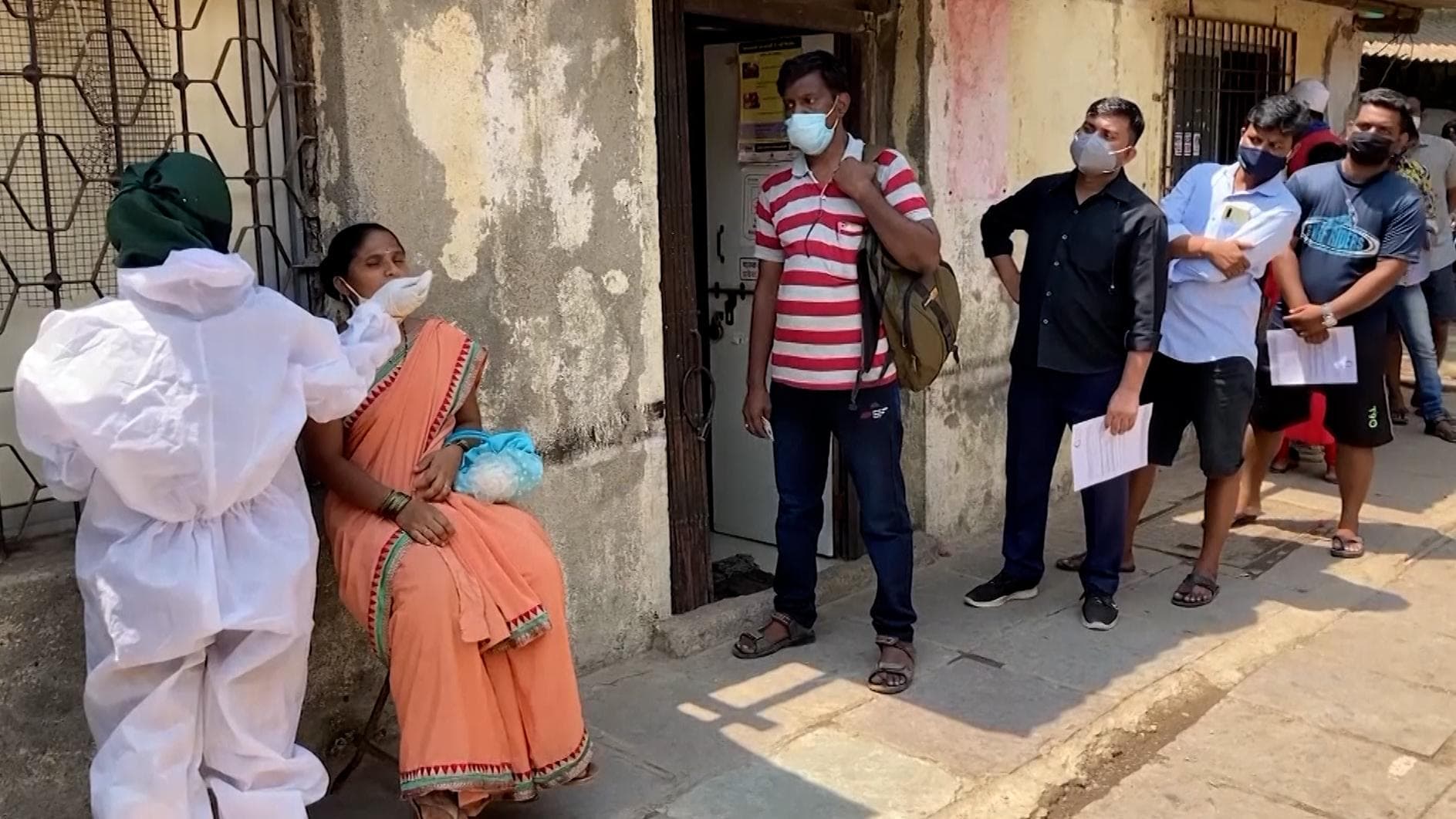 West Bengal Covid Update: গত ২৪ ঘন্টায় রাজ্যে করোনা আক্রান্ত ৩৫ জন, মৃত্যু হয়েছে ১ জনের