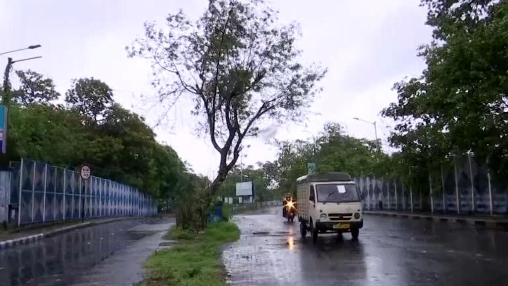 Weather Update: সপ্তাহান্তে বৃষ্টির সম্ভবনা বাংলায়, ধাক্কা খাবে শীতের আমেজ