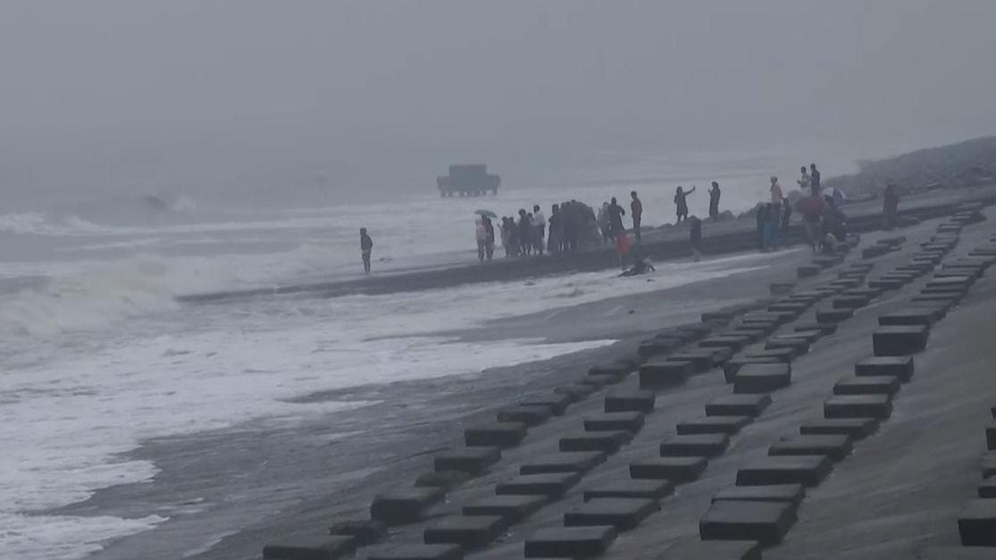 Cyclone Jawad: জাওয়াদের প্রভাবে সোমবারও চলবে টানা বৃষ্টি, রাজ্যের পরিস্থিতির ওপর নজর রাখছে প্রশাসন