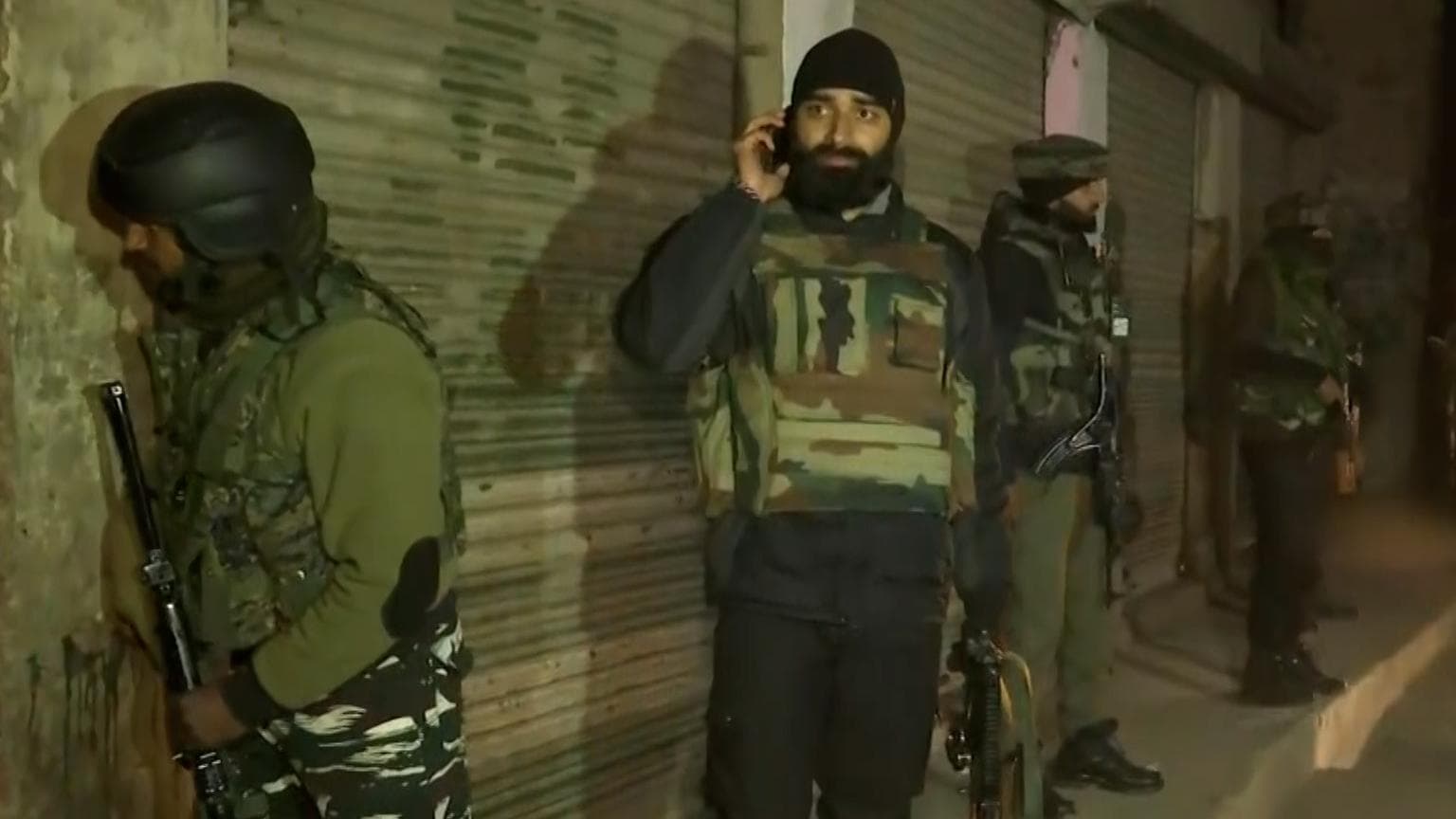 Terrorist Attack: শ্রীনগরে সেনা কনভয়ে জঙ্গী হামলা, মৃত ২ সেনা জওয়ান, আহত ১২