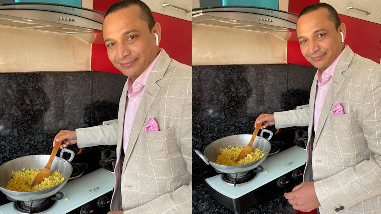 IAS officer 'cooks' poha with gas off, Twitter lights up in meme fest