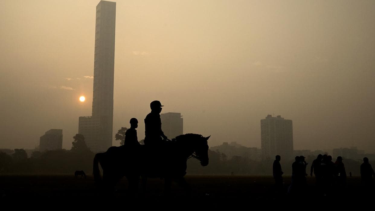 West Bengal Weather : আগামী ৭২ ঘণ্টায় পারদের পতনের পূর্বাভাস, স্লগ ওভারে ব‍্যাট করতে পারে শীত