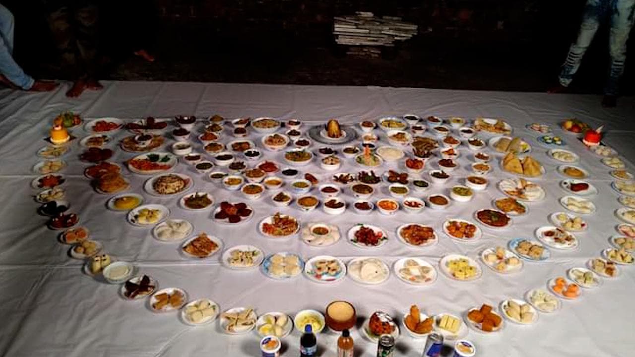 Grand Aiburobhaat Celebration: ১৬৫ রকম পদ সাজিয়ে যুবককে গ্র্যান্ড আইবুড়ো ভাত, ভাইরাল হল ছবি