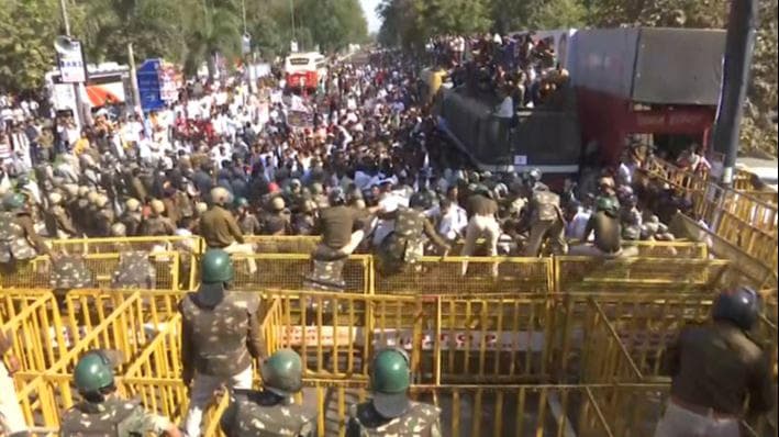 Bhopal News: बेरोजगारी और बढ़ती फीस पर NSUI का प्रदर्शन, कार्यकर्ताओं पर जमकर लाठीचार्ज