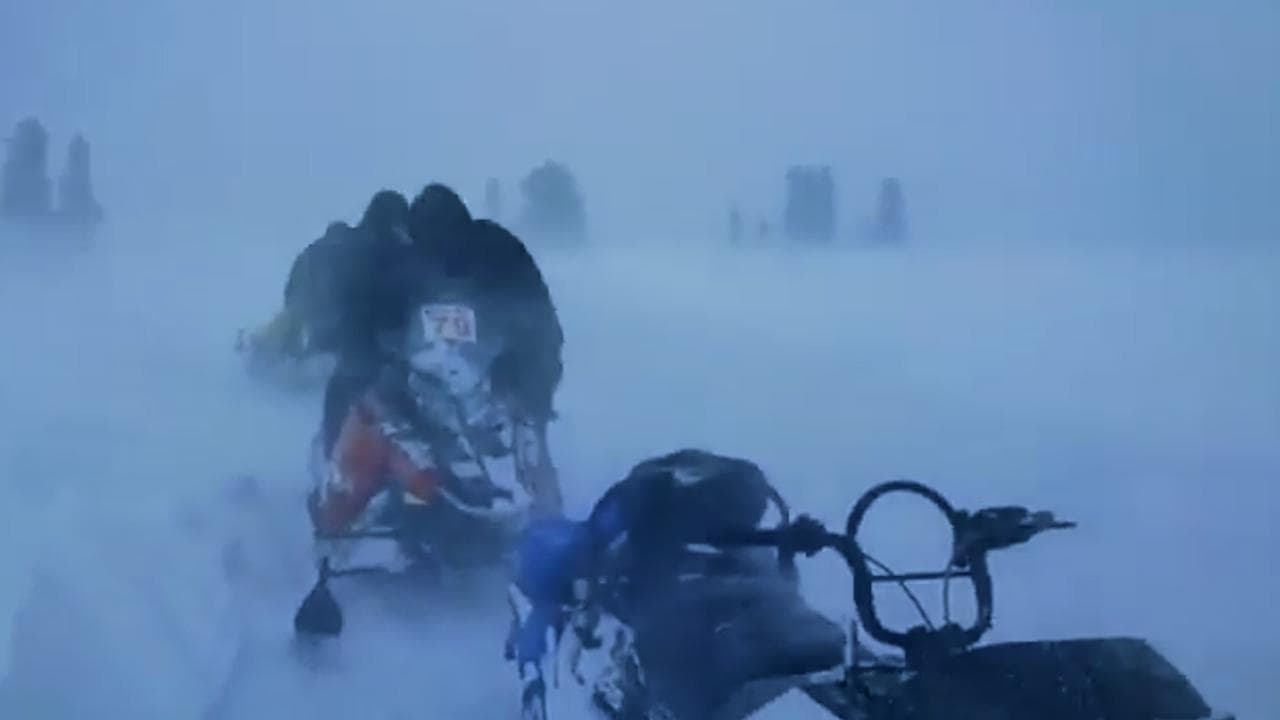 Watch: tourists get caught in a snowstorm in Gulmarg