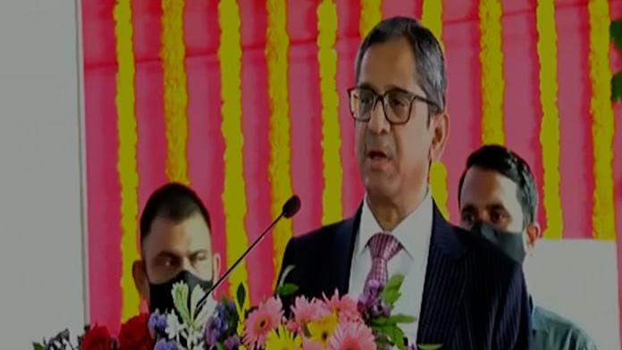 जब कानून मंत्री के सामने ही CJI ने अदालतों के इंफ्रास्ट्रक्चर पर उठाए सवाल, मंत्री ने दिया ये जवाब