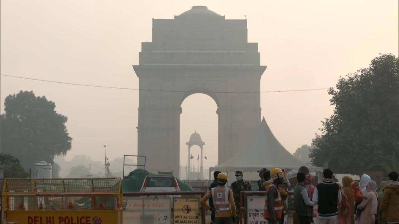 Delhi's pollution continues to be severe on second day after Diwali
