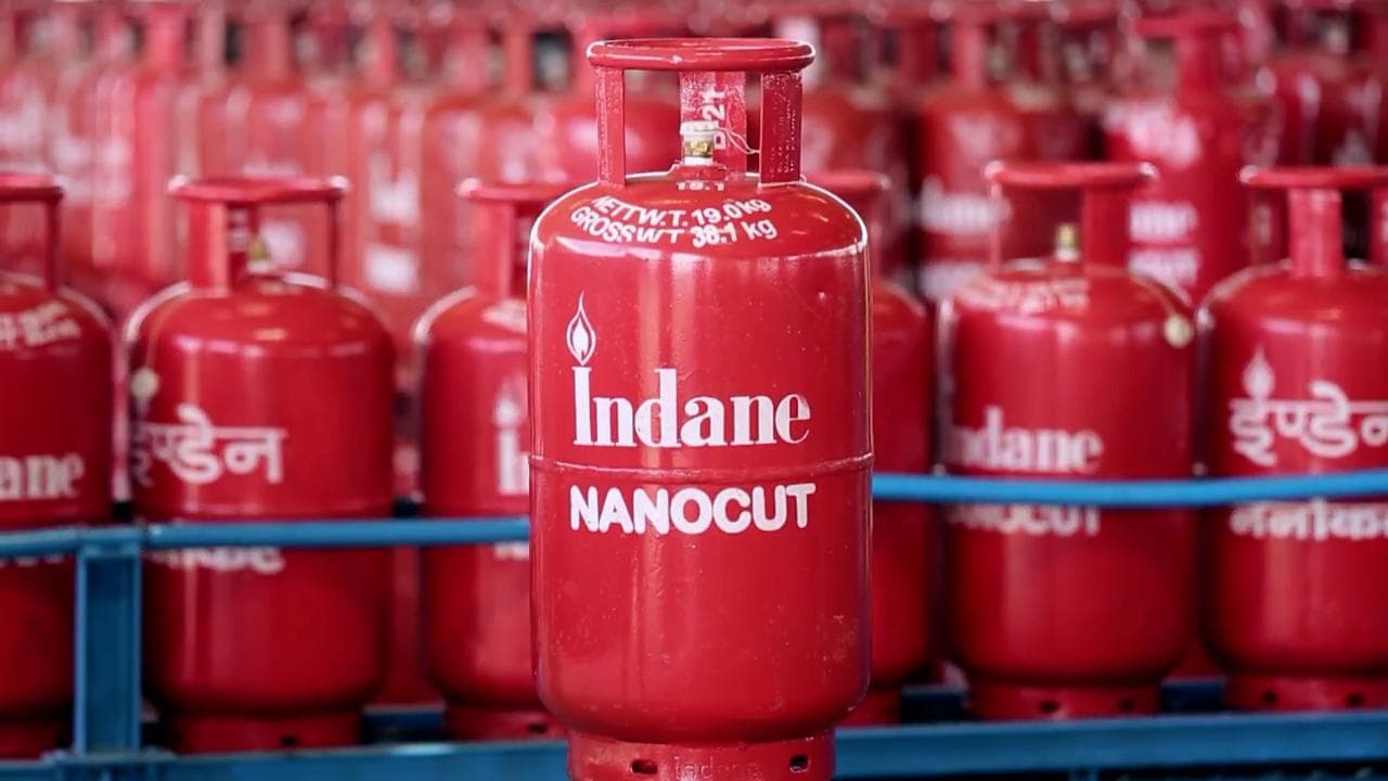 LPG Price Hike: दिवाली से पहले फूटा ‘महंगाई बम’, कमर्शियल सिलेंडर ₹ 265 महंगा