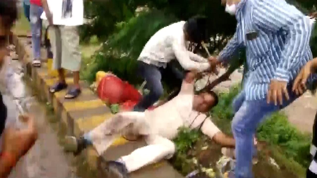 Bihar News: जहानाबाद में जाम हटा रहे ट्रैफिक पुलिस के जवान की बीच सड़क पिटाई, देखिए वीडियो