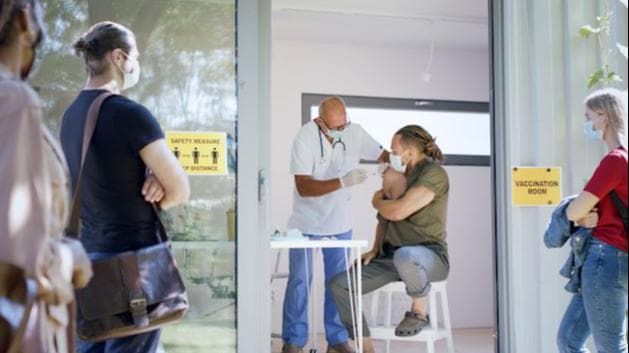 ब्लड क्लॉटिंग और मौत के बाद डेनमार्क, नॉर्वे और आइसलैंड ने Astrazeneca की वैक्सीन पर रोक लगाई 