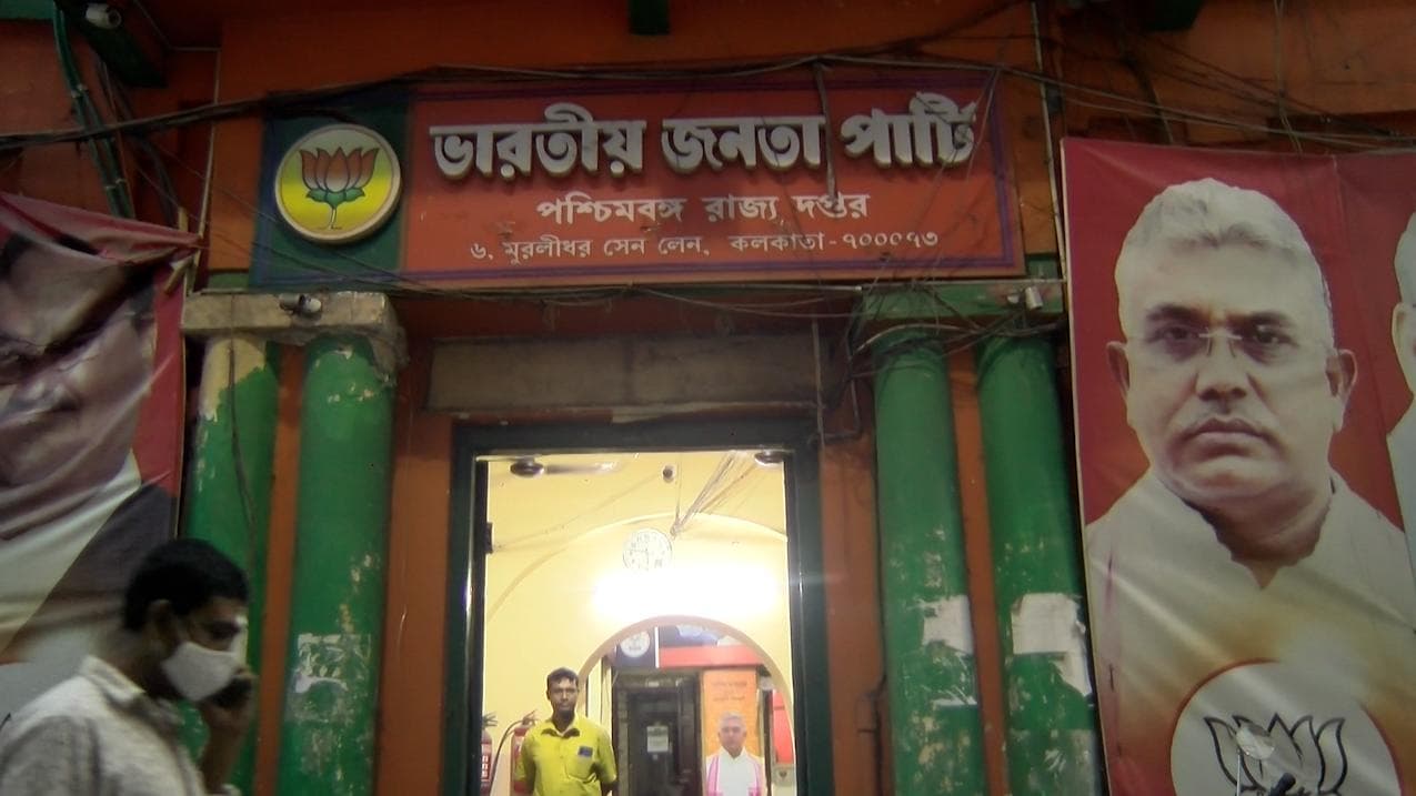 KMC Election 2021: সবুজ কলকাতায় ফিকে গেরুয়া, মান বাঁচালেন মীনা-বিকাশ-সজলরা