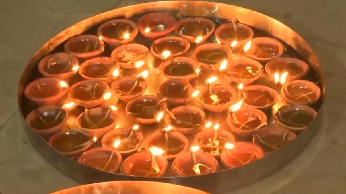 Bhut Chaturdashi: আজ ভূত চতুর্দশী, ঘরে ঘরে জ্বালানো হবে ১৪ প্রদীপ