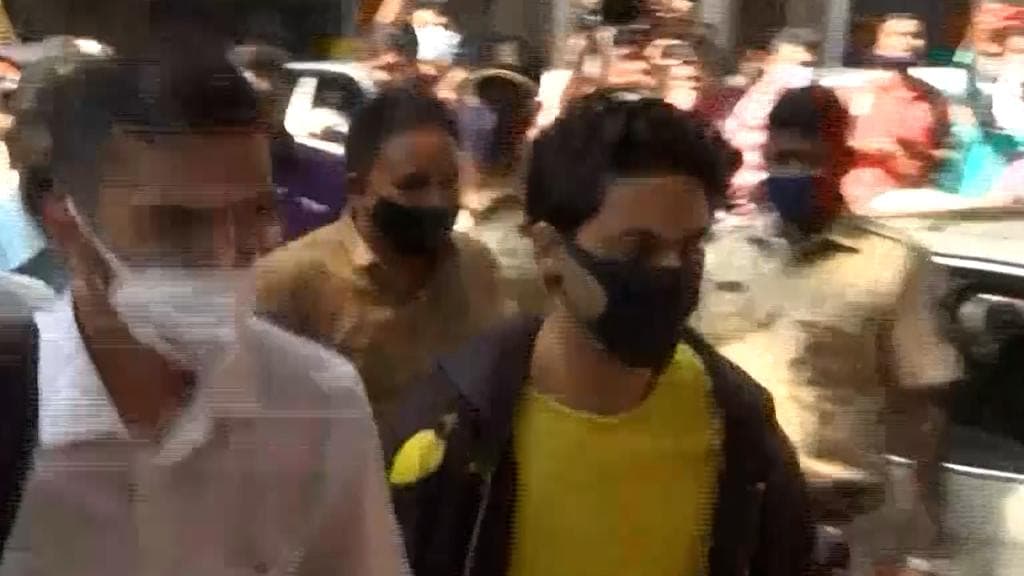 Aryan Khan: ২৪ বছরের জন্মদিনের আগে এনসিবি-র দফতরে হাজিরা আরিয়ান খানের