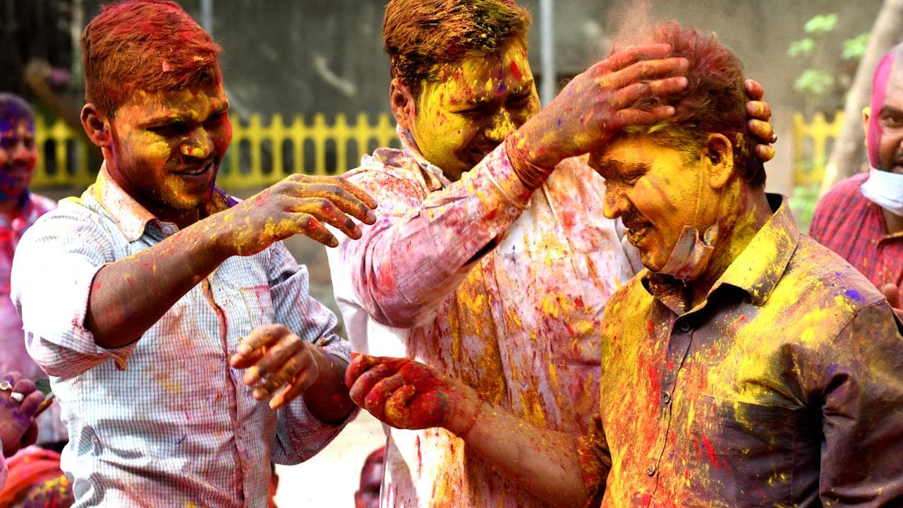 Holi 2022 : দোলে ত্বক ও চুলের যত্ন নেবেন কীভাবে ? রইল টিপস