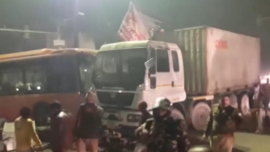 Kanpur Accident: বিদ্যুৎচালিত বাস নিয়ন্ত্রণ হারিয়ে ফুটপাথে, চোখের নিমেষে পিষে দিল ৬ জন পথচারীকে 