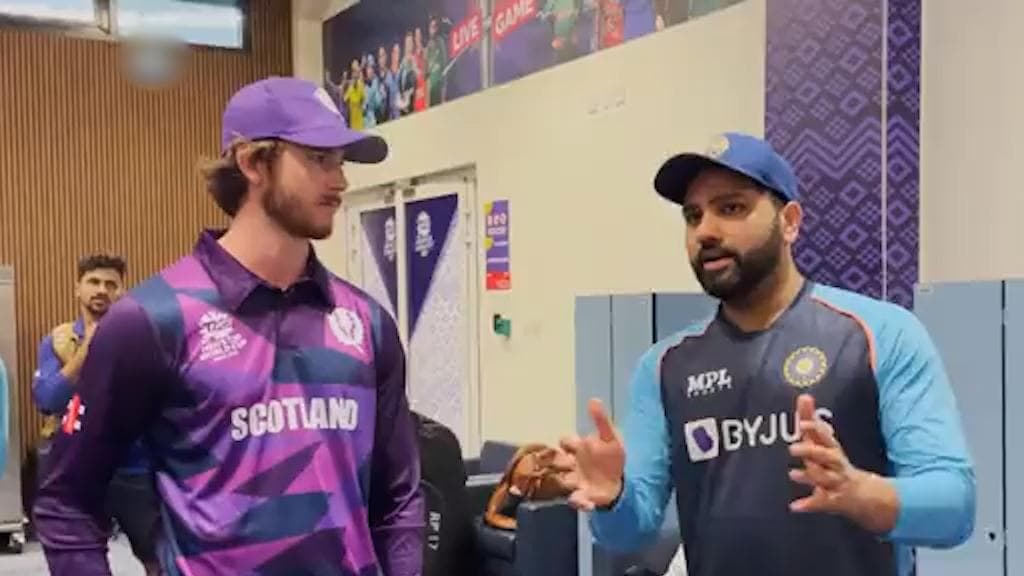 T20 World Cup: স্কটল্যান্ডকে হারিয়ে তাঁদের ড্রেসিংরুমে গেলেন বিরাট-রোহিতরা, কথা বললেন বিপক্ষ টিমের সঙ্গে