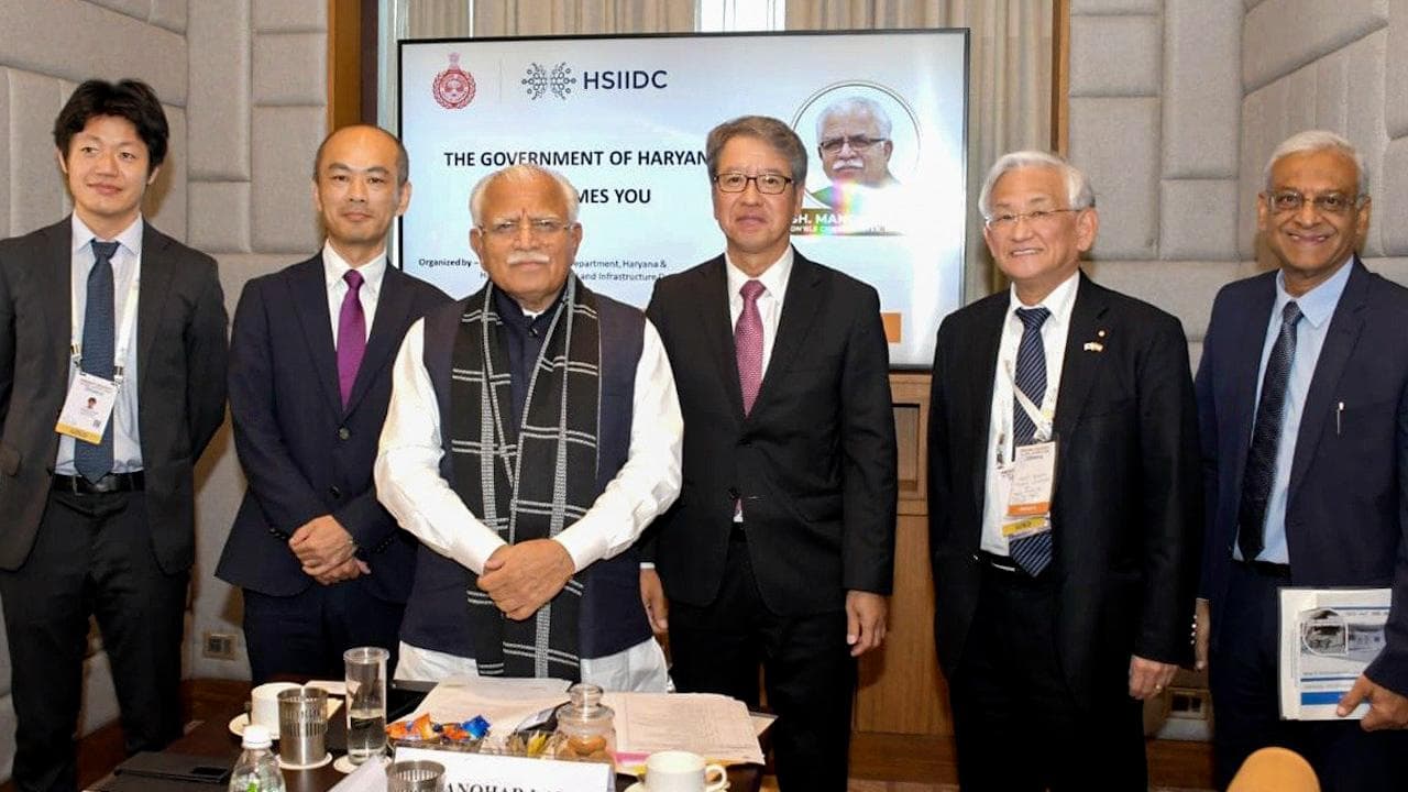 CM Khattar invites NRIs to invest in Haryana, holds round-table talks