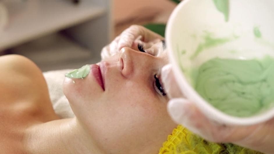 केमिकल-फ्री कॉस्मेटिक्स ब्रांड, जो बढ़ाएंगे आपका ग्लो 