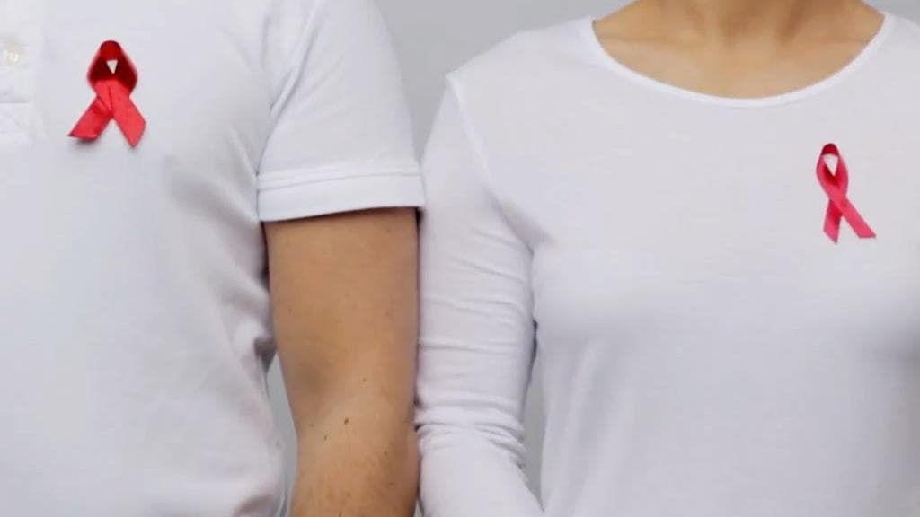 World AIDS Day 2021: আজ বিশ্ব এইডস দিবস, সচেতনতা, সংবেদনশীলতা বাড়িয়ে হাত ধরতে হবে এইচআইভি আক্রান্তদের