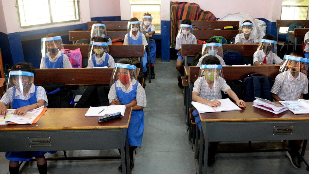 West Bengal New Covid Restriction: কাল থেকে খুলছে প্রাইমারি স্কুল, কমল নাইট কার্ফুর সময়সীমা