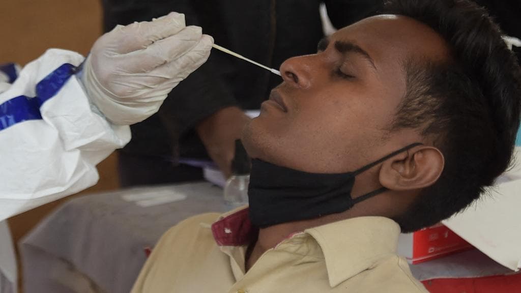 India Covid update: গত ২৪ ঘণ্টায় দেশে করোনা আক্রান্ত ২ লক্ষ ৮৫ হাজার ৯১৪ জন, মৃত্যু হয়েছে ৬৬৫ জনের