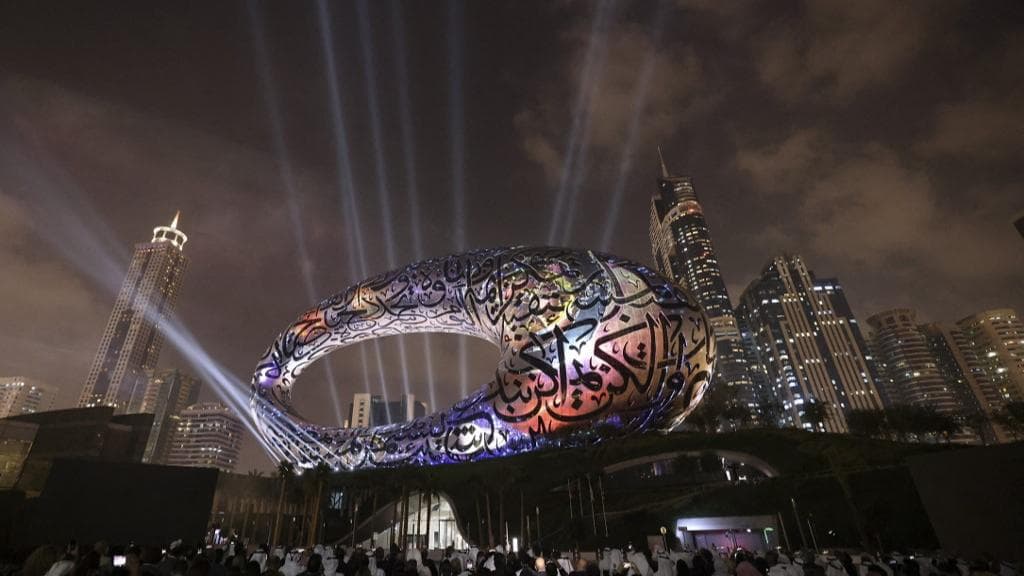 दुबई का सात मंजिल वाला बिना पिलर का फ्यूचर म्यूजियम