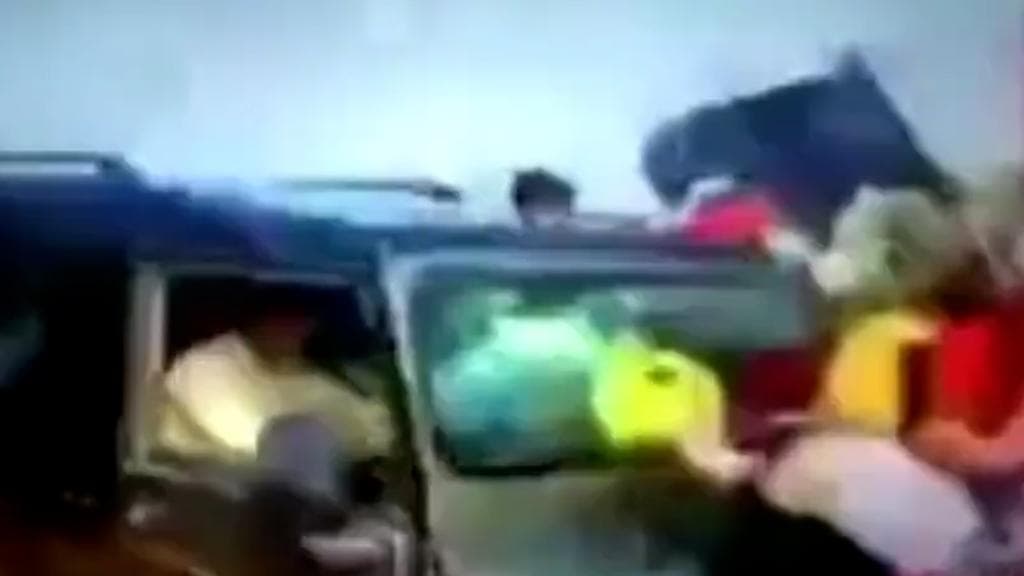 Lakhimpur Kheri: কৃষকদের পিষে দিচ্ছে গাড়ি, ভাইরাল হল লখিমপুর খেড়ির ভয়াবহ ভিডিও