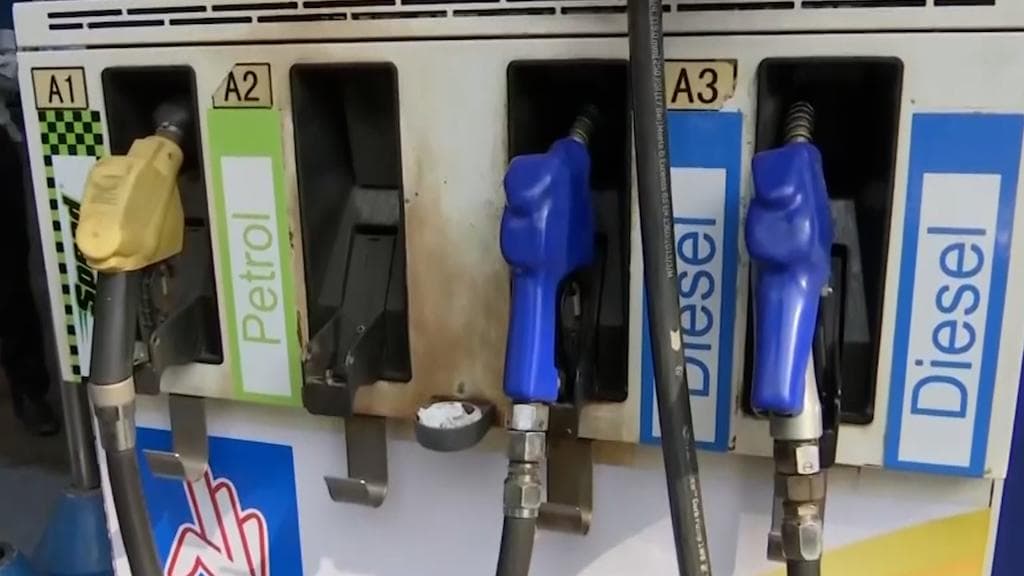 Petrol Price Hike: পুজোর মুখে টানা তিনদিন দাম বাড়ল পেট্রোলের! মাথায় হাত আমজনতার
