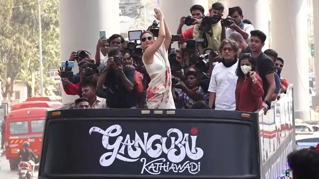 Gangubai Kathiawadi: 'গঙ্গুবাই' নিয়ে আকাশ ছুঁয়েছে ভক্তদের উন্মাদনা, প্রথম দিনেই প্রায় ১০ কোটির ব্যবসা