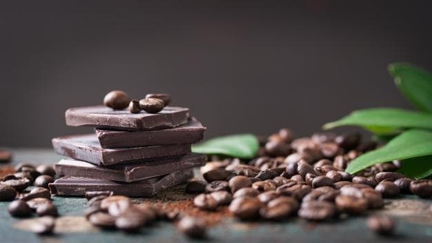 Dark Chocolate Benefits: स्वाद में है कड़वा लेकिन सेहत को कई लाजवाब फायदे देता है डार्क चॉकलेट