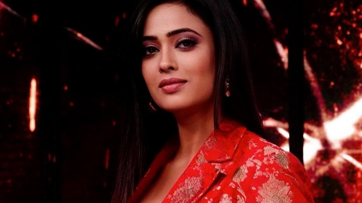 Shweta Tiwari issues an apology for controversial statement on God