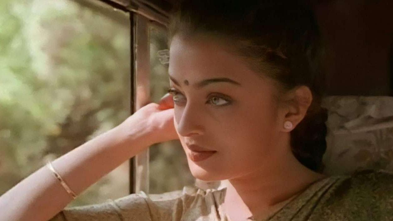 25 Years of Aishwarya Rai: Take a look at the beauty queen's debut film Iruvar with Mani Ratnam