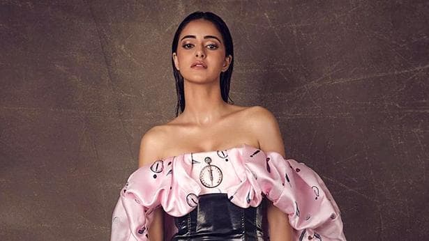 Ananya Panday sings 'Gehraiyaan' title track, bffs Suhana Khan and Shanaya Kapoor are all hearts 