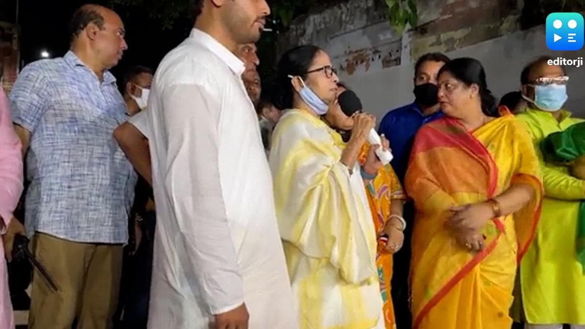 Mamata Banerjee : কালীঘাটে পুজো দিয়ে বাংলাকে নবর্বষের আগাম শুভেচ্ছা জানালেন মুখ্যমন্ত্রী