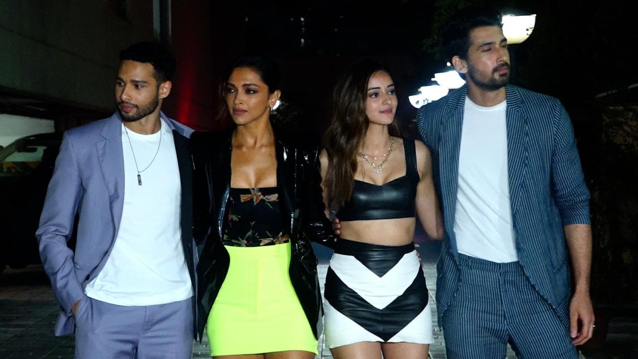 Gehraiyaan Screening: ग्लैमरस लुक में Deepika Padukone ने बिखेरा जलवा, Ananya Panday का दिखा स्टाइलिश लुक