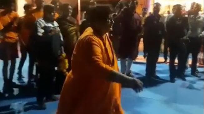 Bhopal: कबड्डी खेलती नजर आईं BJP सांसद प्रज्ञा ठाकुर, कांग्रेस ने पूछा- NIA में अगली पेशी कब? 