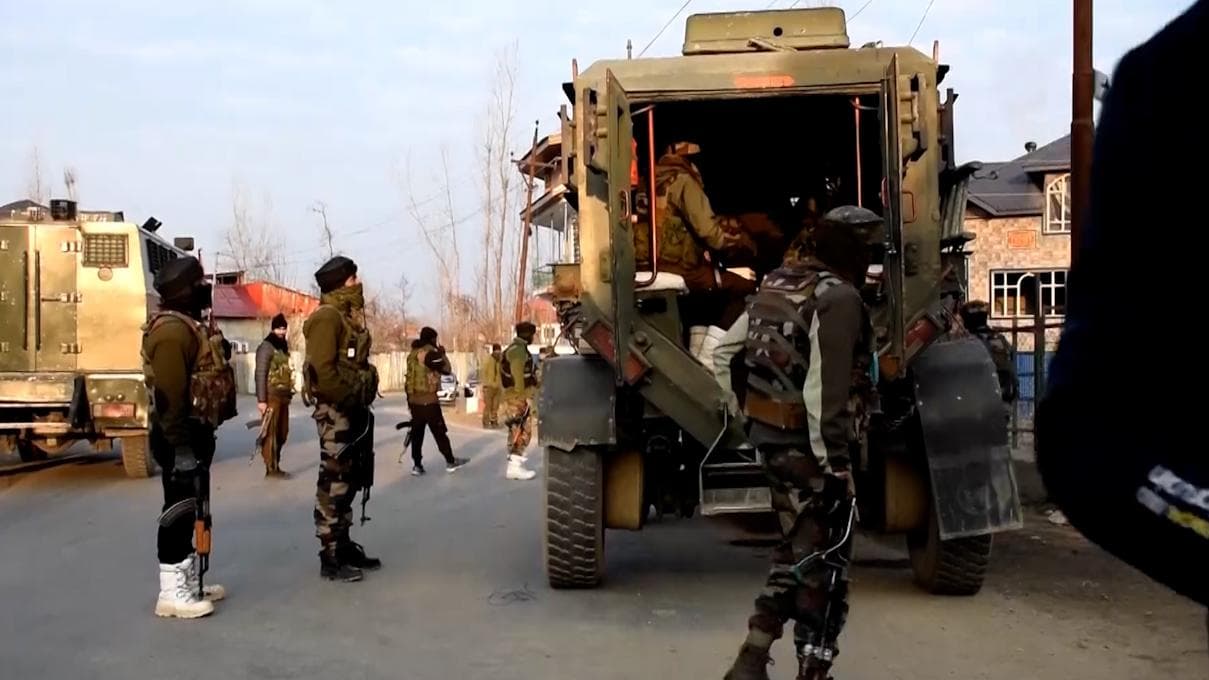 Terrorist Killed : জম্মু-কাশ্মীরে নিরাপত্তাবাহিনীর গুলিতে নিকেশ এক কমান্ডারসহ মোট ৫ জঙ্গি