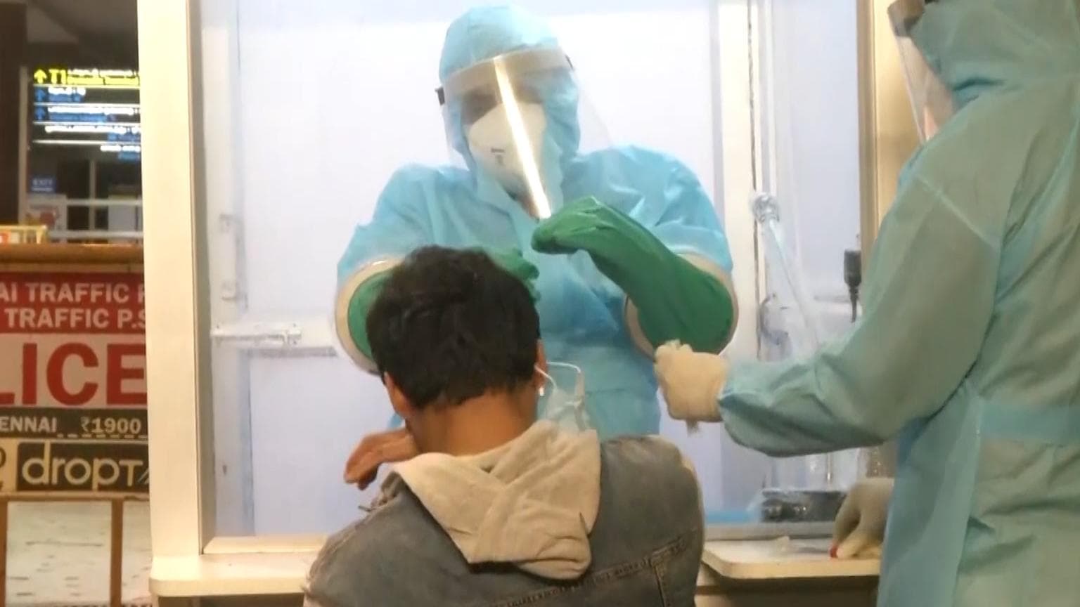 Omicron scare in India: কেপটাউন থেকে ফিরেই করোনা পজিটিভ, থানেবাসীর শরীরে কি তবে ওমিক্রনের উপস্থিতি?