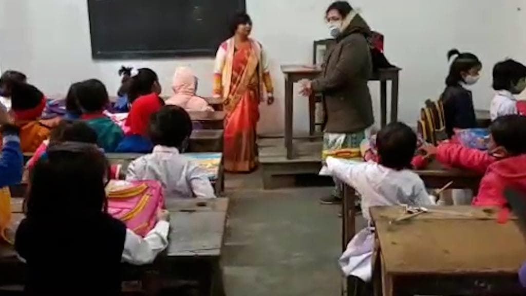 West Bengal Education: এবিসি ভুলে গিয়েছে পড়ুয়ারা! স্কুল খুলতে সামনে এল ভয়াবহ ছবি