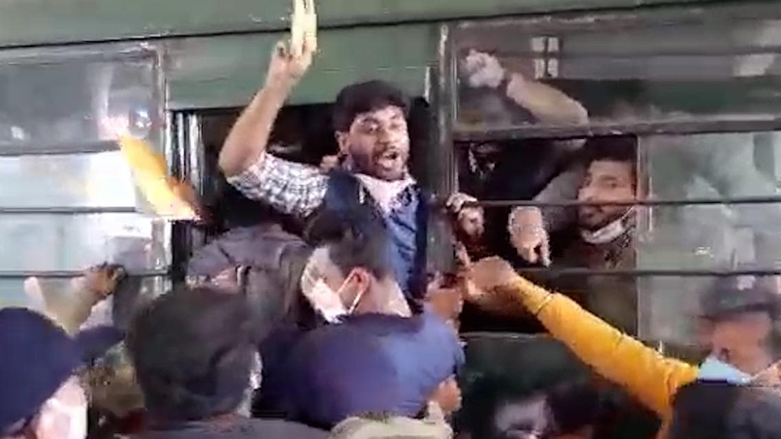 SFI Agitation: করুণাময়ীতে এসএফআইয়ের মিছিল ঘিরে উত্তেজনা, বিক্ষোভকারীদের সঙ্গে ধস্তাধস্তি পুলিশের