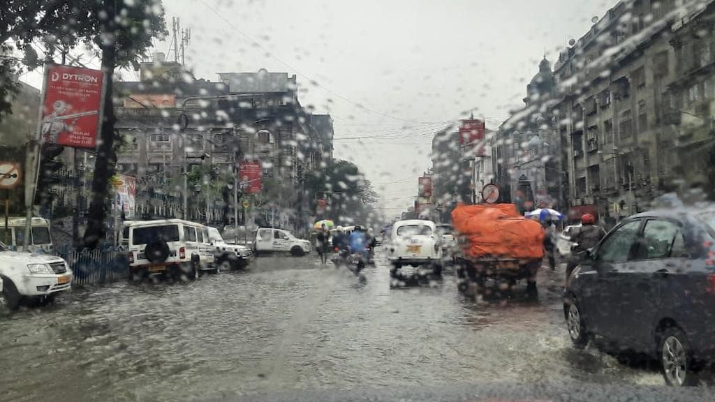 Kolkata Waterlogged: টানা বৃষ্টির জেরে জলমগ্ন কলকাতার বিভিন্ন এলাকা