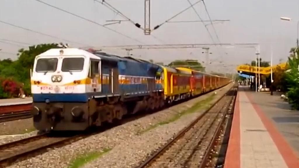 Train fare: ঘুরপথে বাড়তে চলেছে দূরপাল্লার ট্রেন ভাড়া 