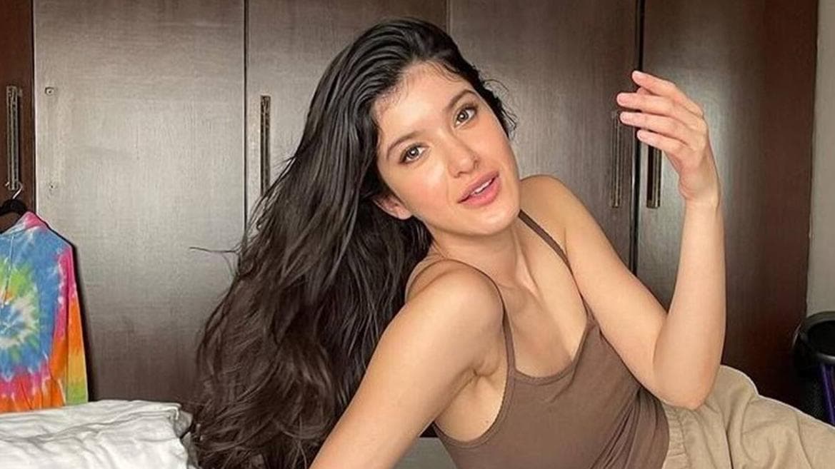 After mother Maheep Kapoor, Shanaya Kapoor tests positive for Covid 19