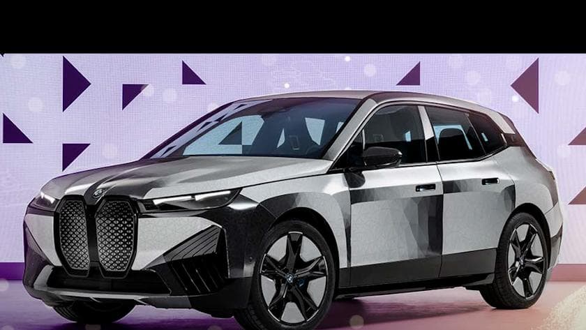 BMW ने लॉन्च किया अपने आप रंग बदलने वाला अनोखा पेंट