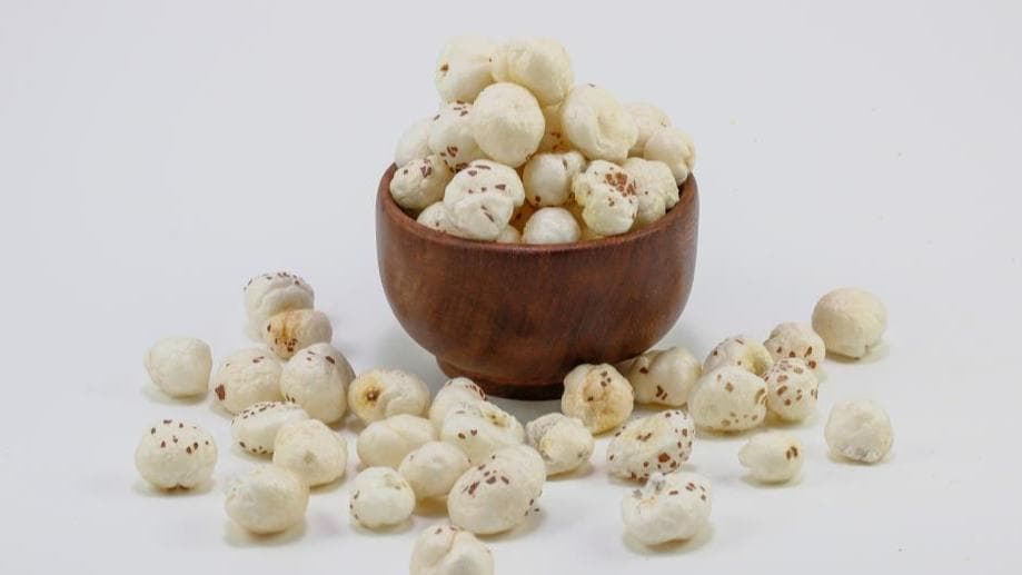 Fox Nuts Benefits: मखाने के ये फायदे जानकर आपको भी हो जाएगा इससे प्यार