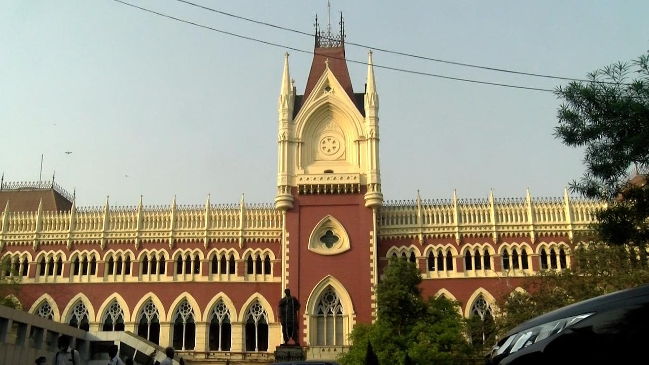 SSC Scam: শিক্ষক নিয়োগে দুর্নীতির অভিযোগ, কমিশনের চেয়ারম্যানের কাছে হলফনামা তলব কলকাতা হাইকোর্টের