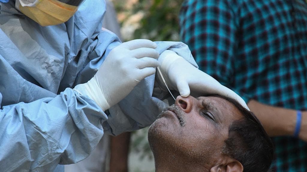 Covid-19 India Updates: দেশে একদিনে ওমিক্রনে আক্রান্ত ৫, ৪৮৮ জন, একদিনে ২৭% বাড়ল করোনা আক্রান্তের সংখ্যা